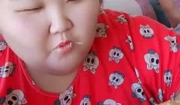 网红小姐姐吃哈密瓜,哈密瓜诱惑满满