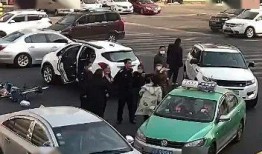 交警爆料伤人案件视频