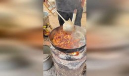 小胖爆料捣鱼刺的视频,捣鱼刺美食制作全过程