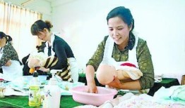 记者爆料育婴员视频播放,揭秘婴幼儿照护行业现状